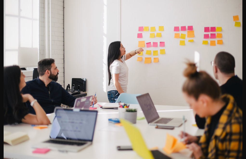 Corporate Gift Card Programs: How Businesses Use Gift Cards to Boost Employee Engagement