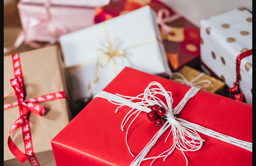 The Psychology Behind Gift Card Giving: Why We Choose Cards Over Wrapped Presents